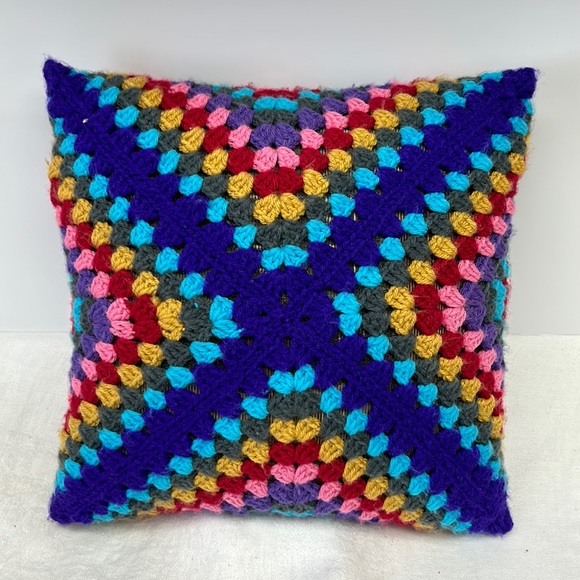 Retro style  handmade multi coloured 2 sided crotchet  decorator pillow - Picture 1 of 4